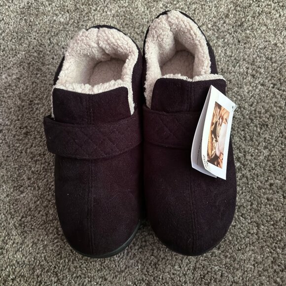 Zizor Sherpa Lined Soft Cushion Black Suede Hook & Loop Rubber Sole Slippers  7 - Picture 1 of 4
